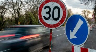 NetVox Assurances : Les différents types de panneaux de signalisation