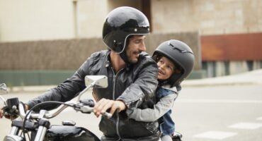 NetVox Assurances : Quel est l’age minimum pour un passager en moto ?