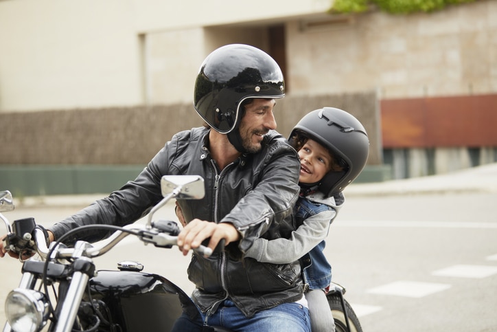 Quel est l’âge minimum pour un passager en moto ?